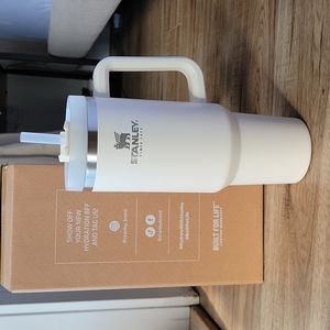 NIB Stanley Adventure Quencher 40 oz